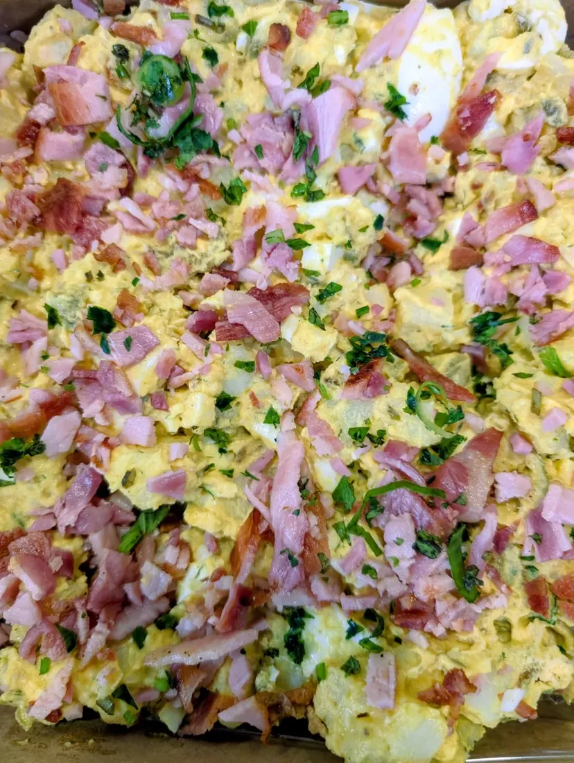 Potato salad with bacon and herbs